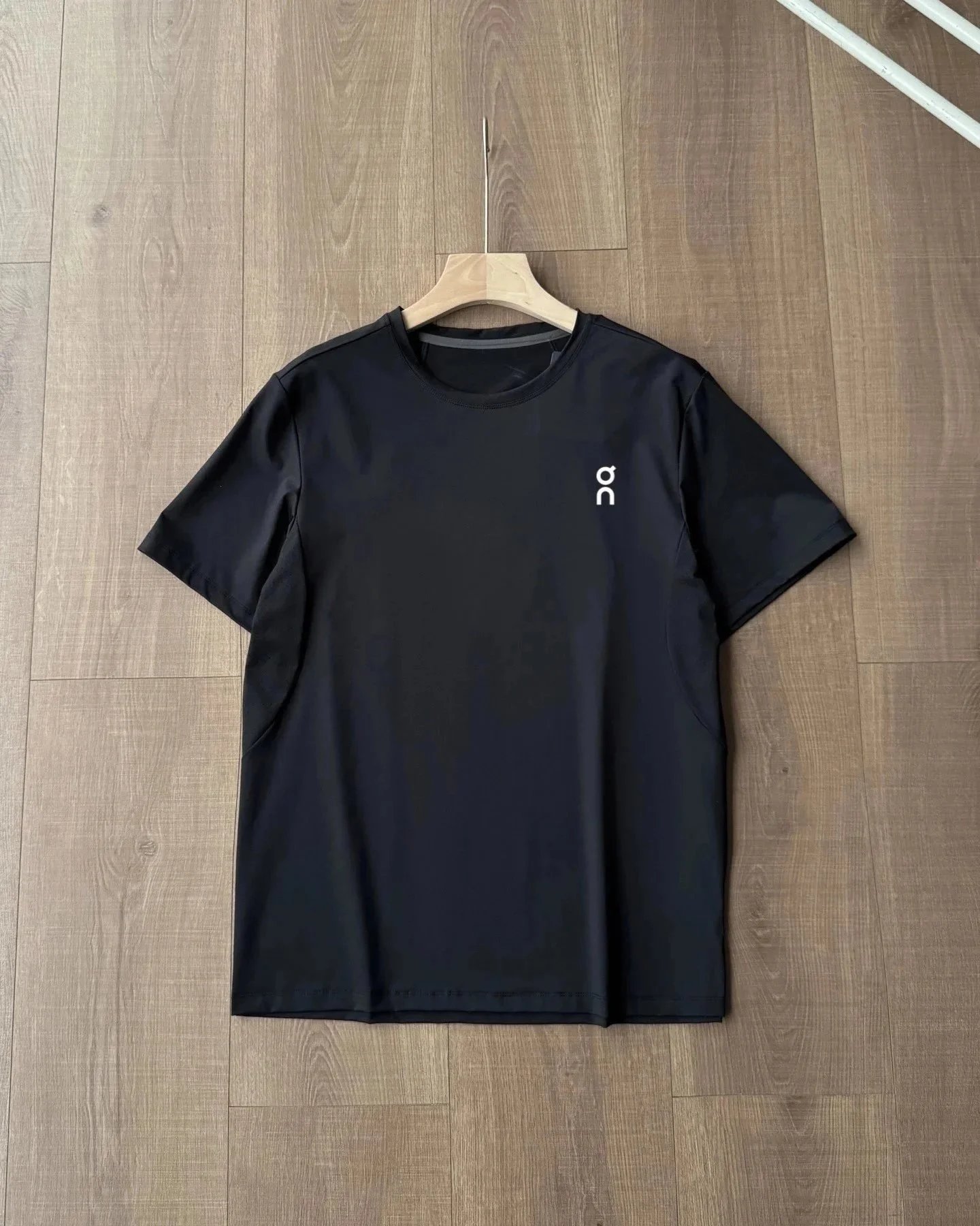 On T-Shirts Crew-Neck Performance T-Shirt with Ventilated Side Panels — 01