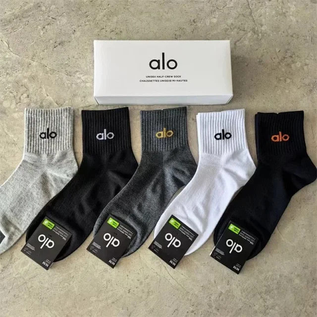 Alo Socks Unisex Half-Crew product detail image 3