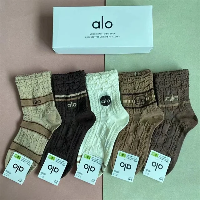 Alo Socks Unisex Half-Crew product detail image 6