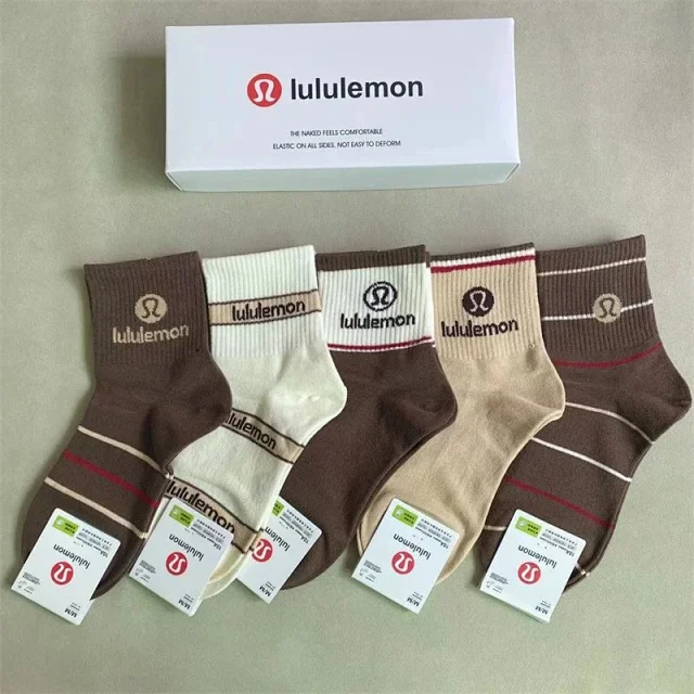 Alo Socks Unisex Half-Crew product detail image 7