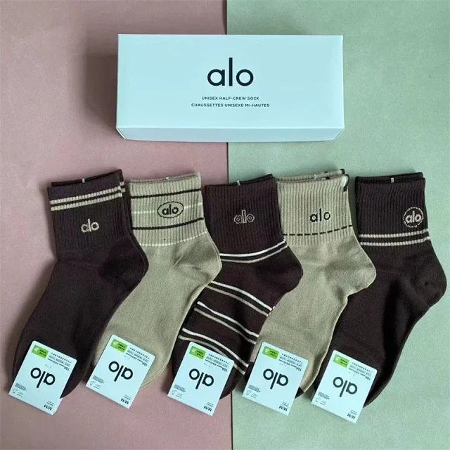 Alo Socks Unisex Half-Crew product detail image 11