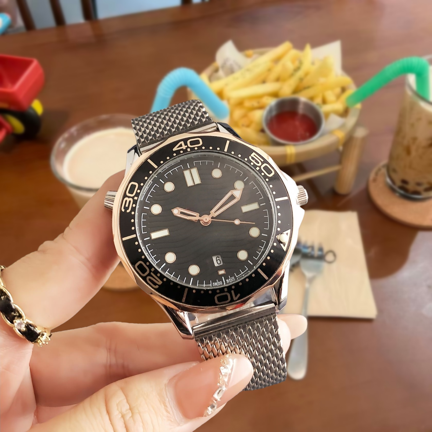 Unbranded Watches Analog Date-Display Wristwatch — 18