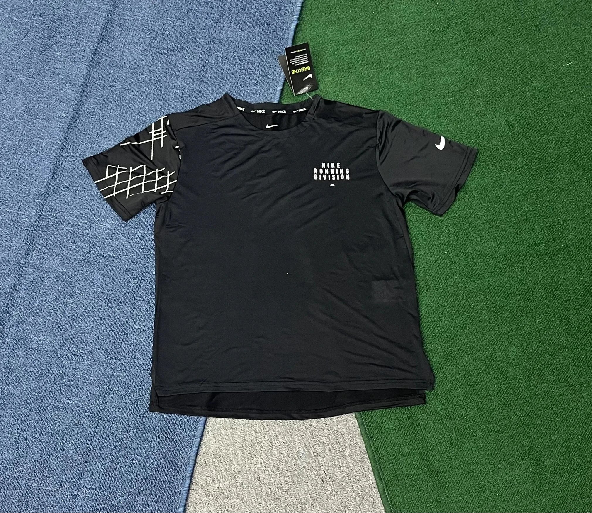 Nike T-Shirts Running Division graphic — 08