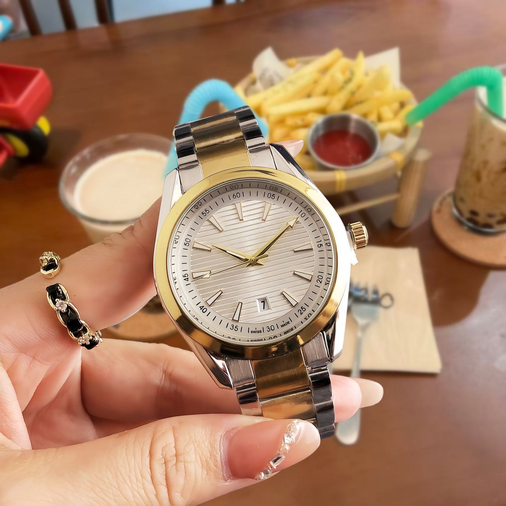 Unbranded Watches Analog Date-Display Wristwatch — 1
