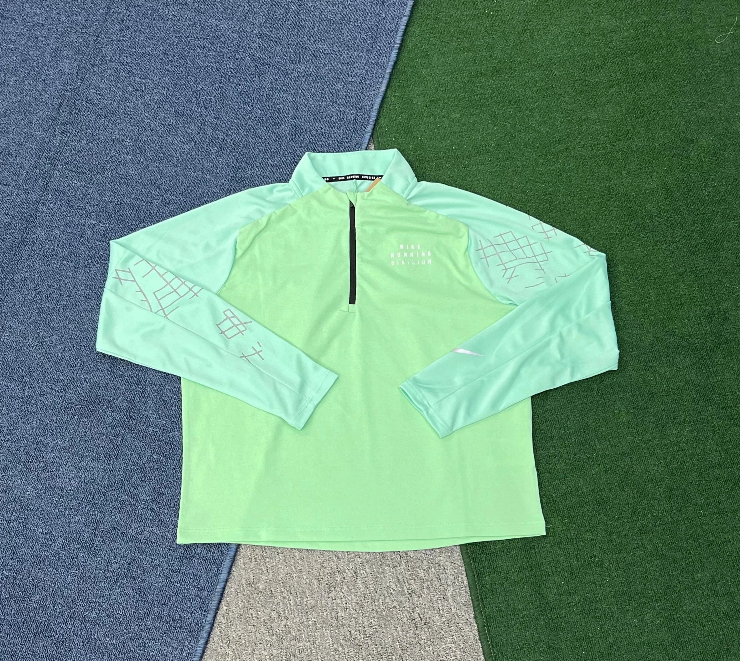Nike T-Shirts Running Division graphic — 18