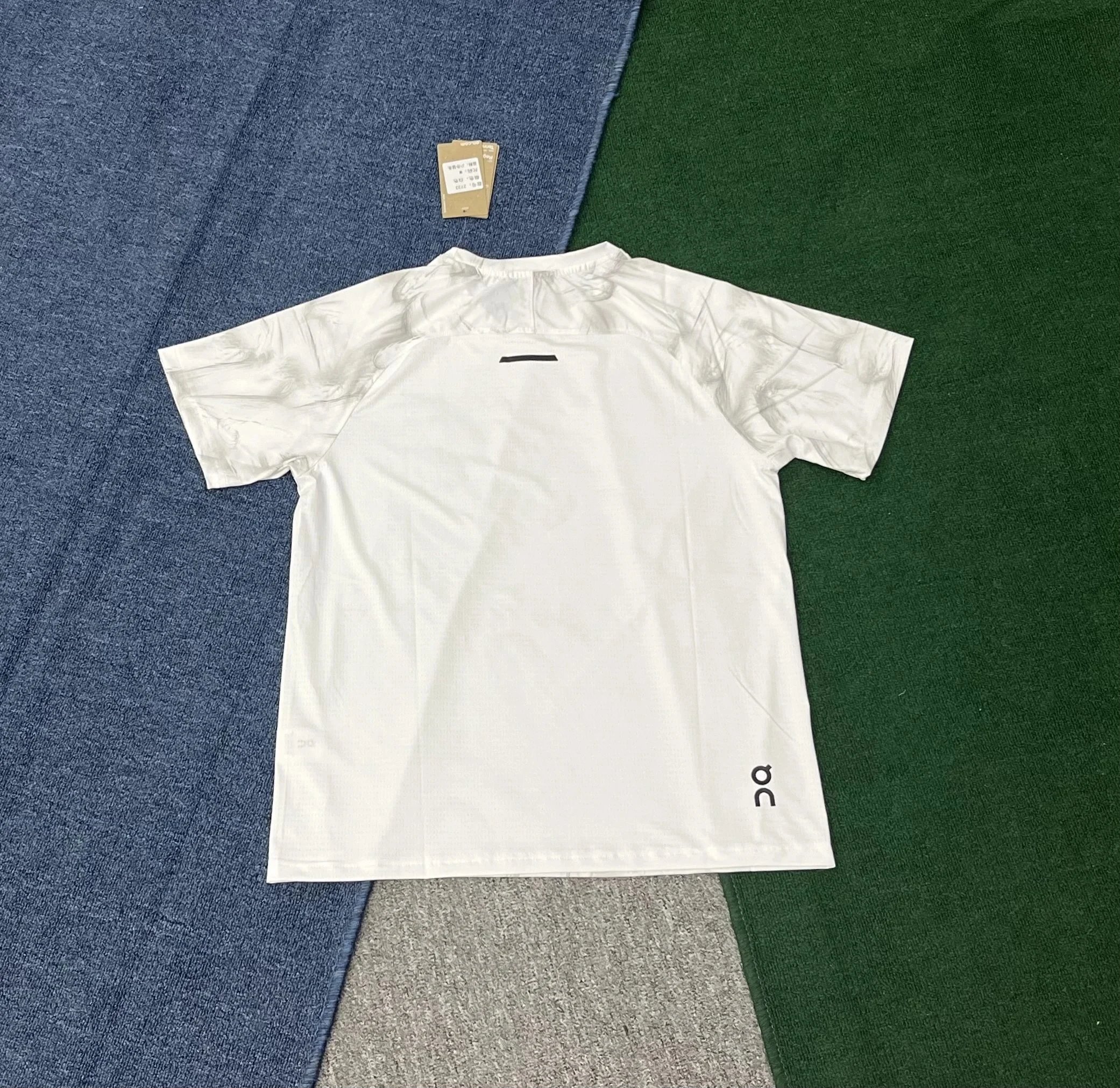 On T-Shirts Marble-print raglan short-sleeve T-shirt — 07