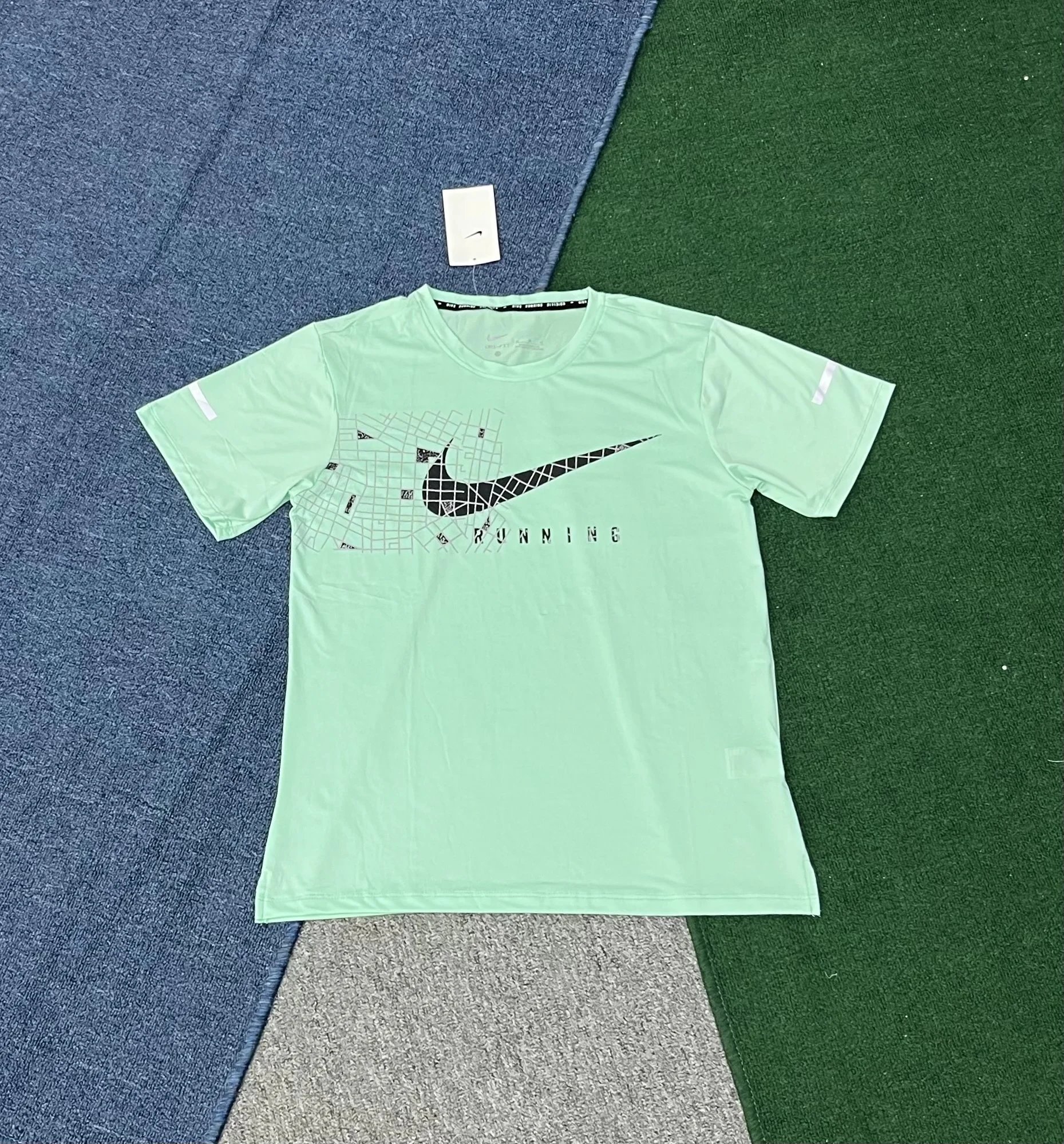 Nike T-Shirts Running Division graphic — 25