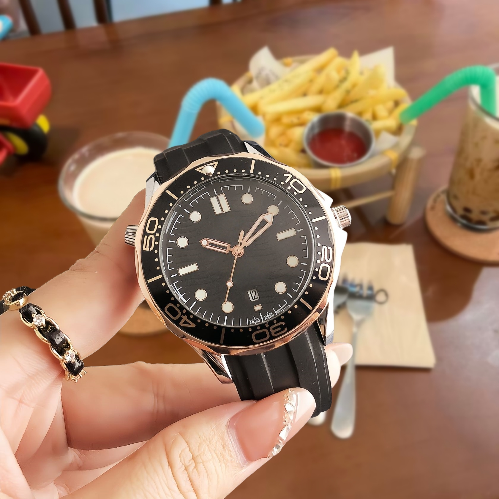 Unbranded Watches Analog Date-Display Wristwatch — 25