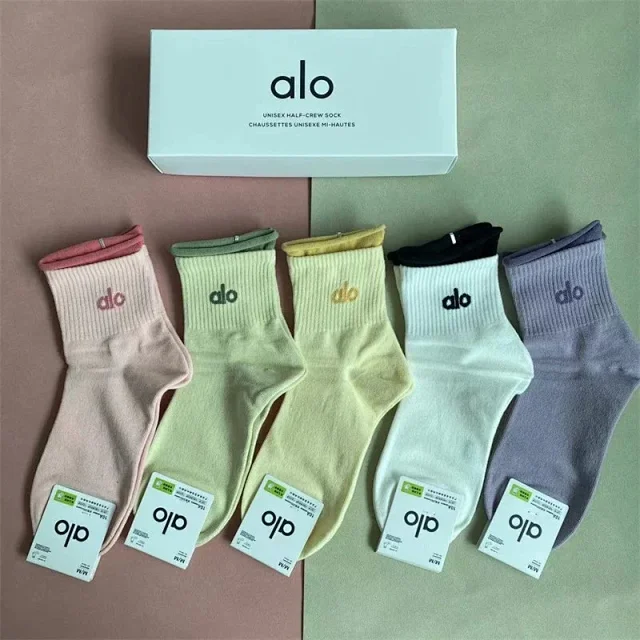 Alo Socks Unisex Half-Crew product detail image 10