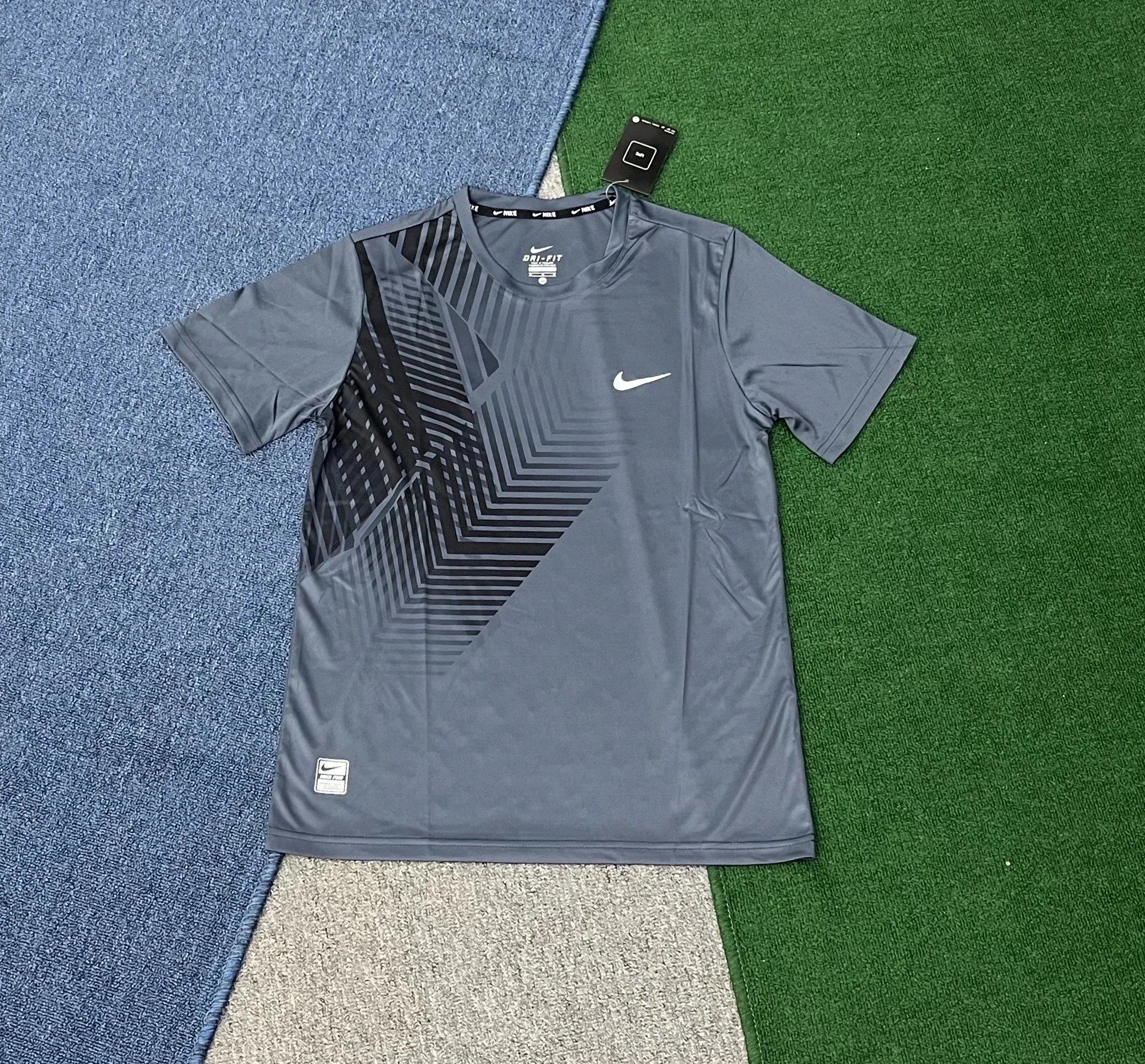 Nike T-Shirts Running Division graphic — 28