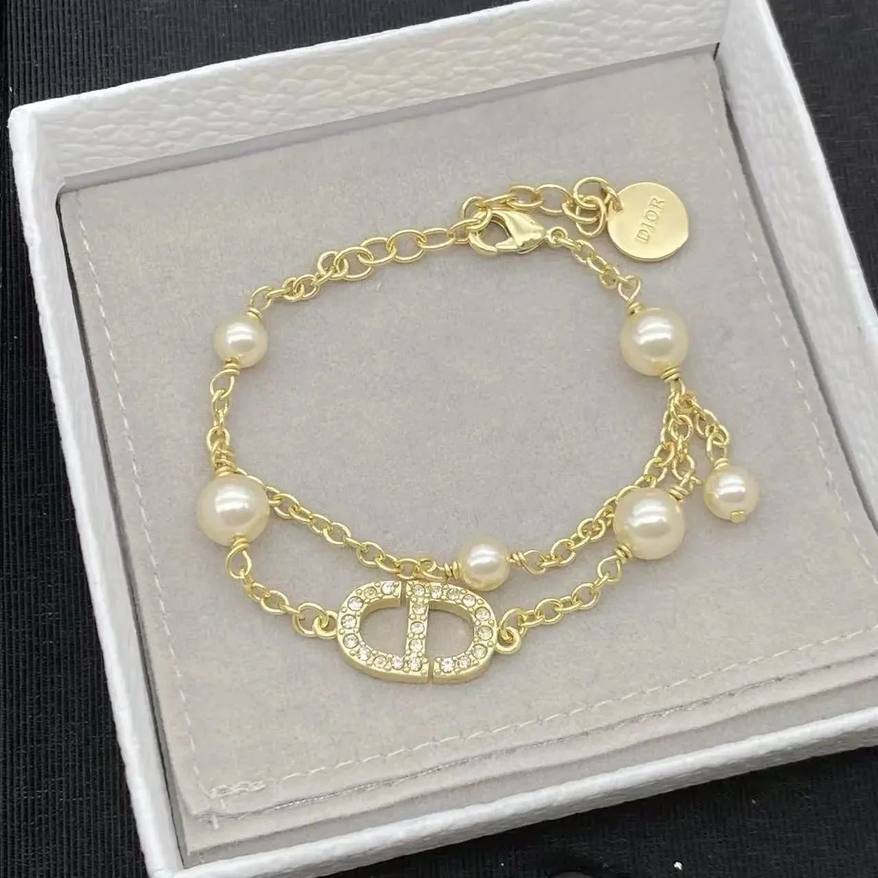 Unbranded Jewelry Floral Butterfly and Leaf Charm Necklace — Pearl bracelet