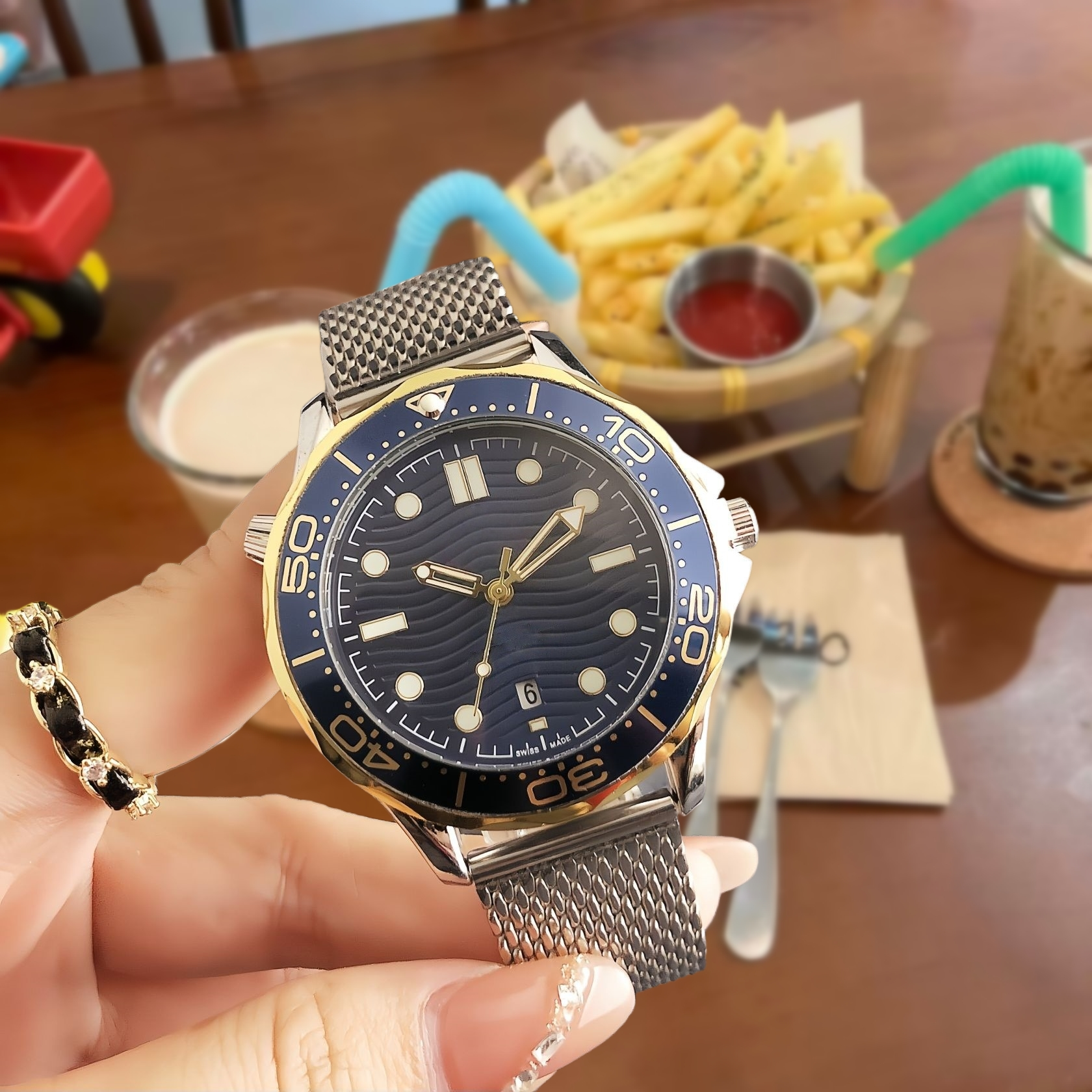 Unbranded Watches Analog Date-Display Wristwatch — 23
