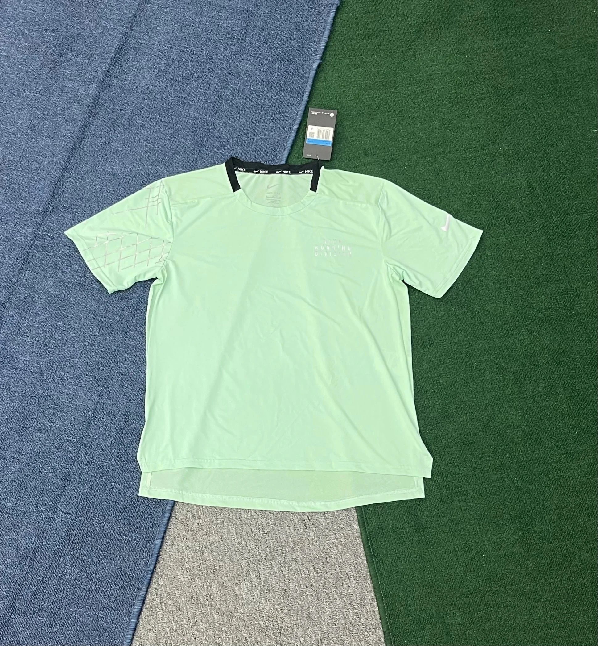 Nike T-Shirts Running Division graphic — 07