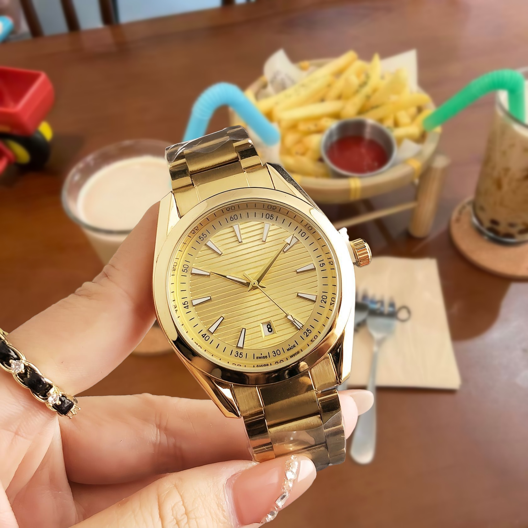 Unbranded Watches Analog Date-Display Wristwatch — 3