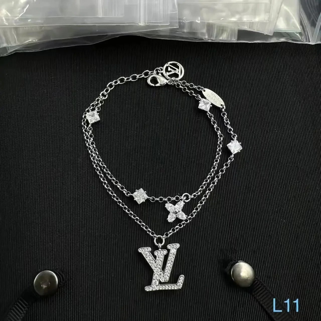 Unbranded Jewelry Floral Butterfly and Leaf Charm Necklace — Bracelet (L)