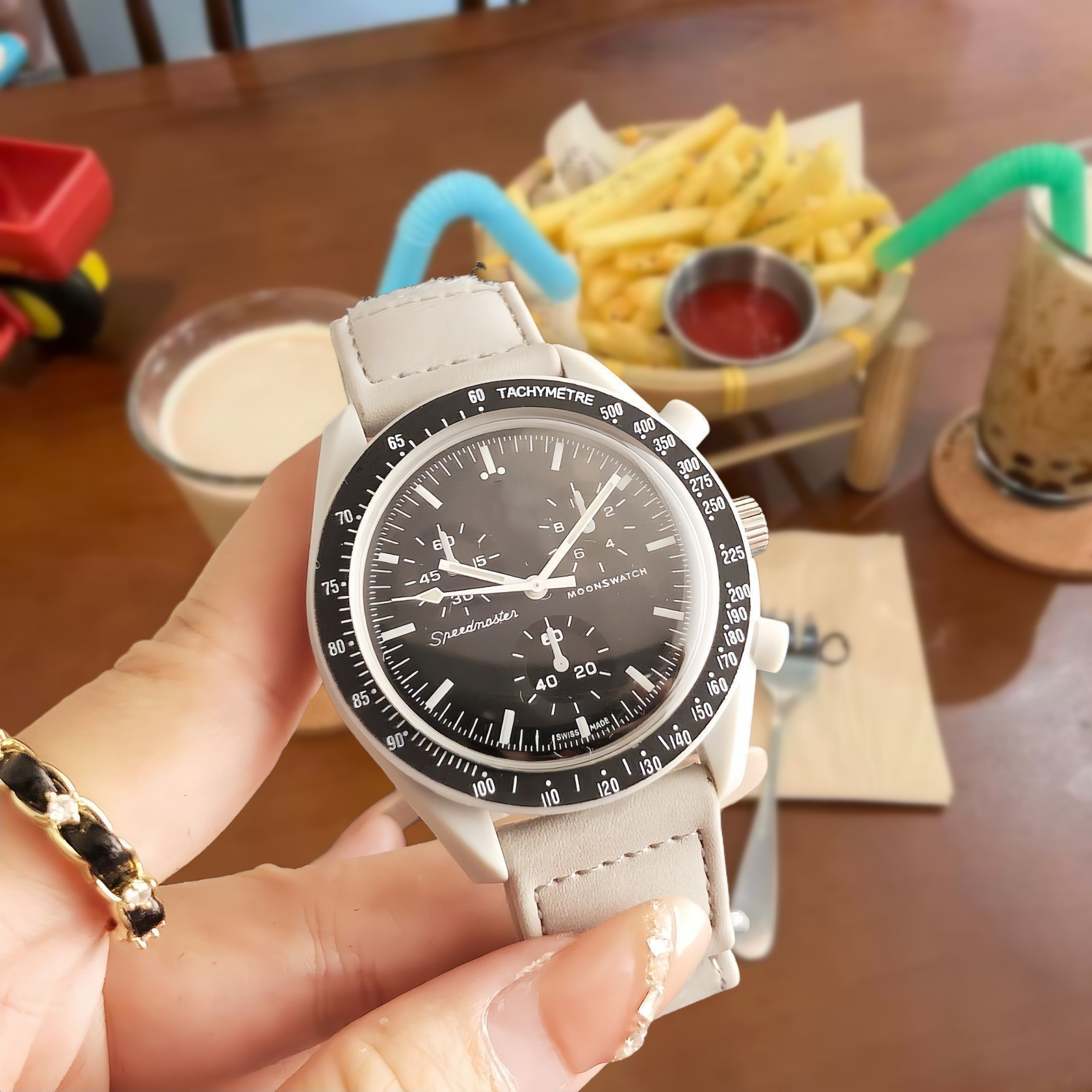 Unbranded Watches Analog Date-Display Wristwatch image 7