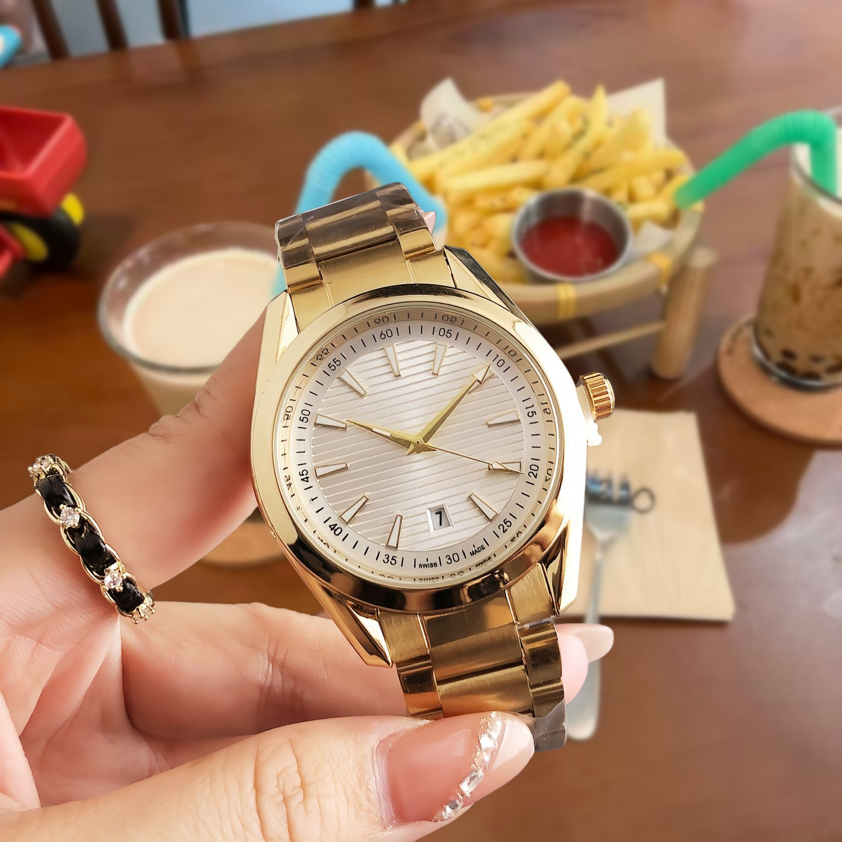 Unbranded Watches Analog Date-Display Wristwatch — 7