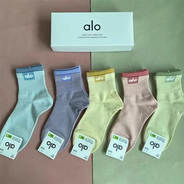 Alo Socks Unisex Half-Crew product detail image 9