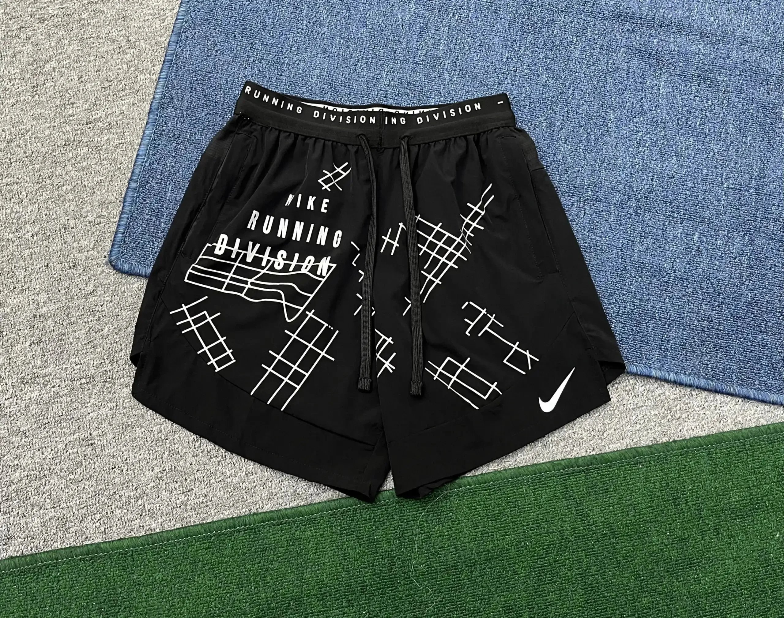 Nike T-Shirts Running Division graphic — 10