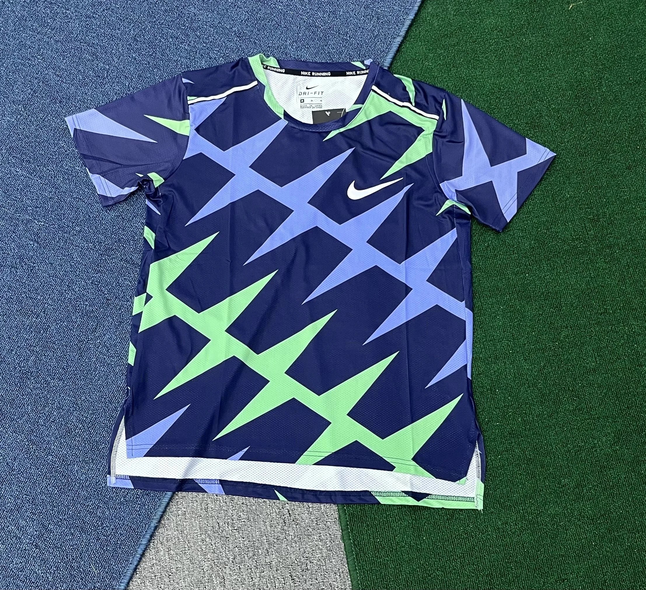 Nike T-Shirts Running Division graphic — 34