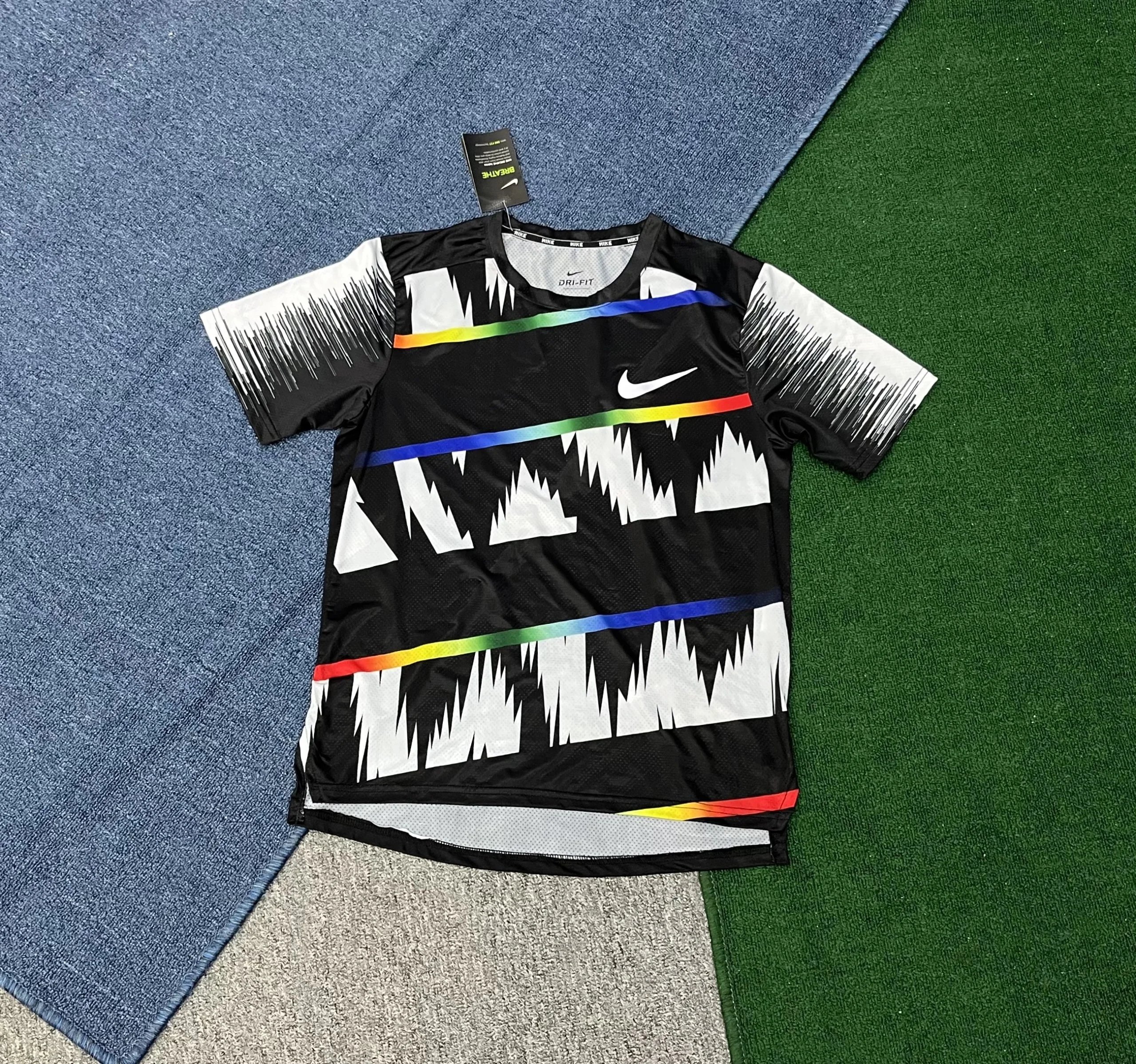 Nike T-Shirts Running Division graphic — 36