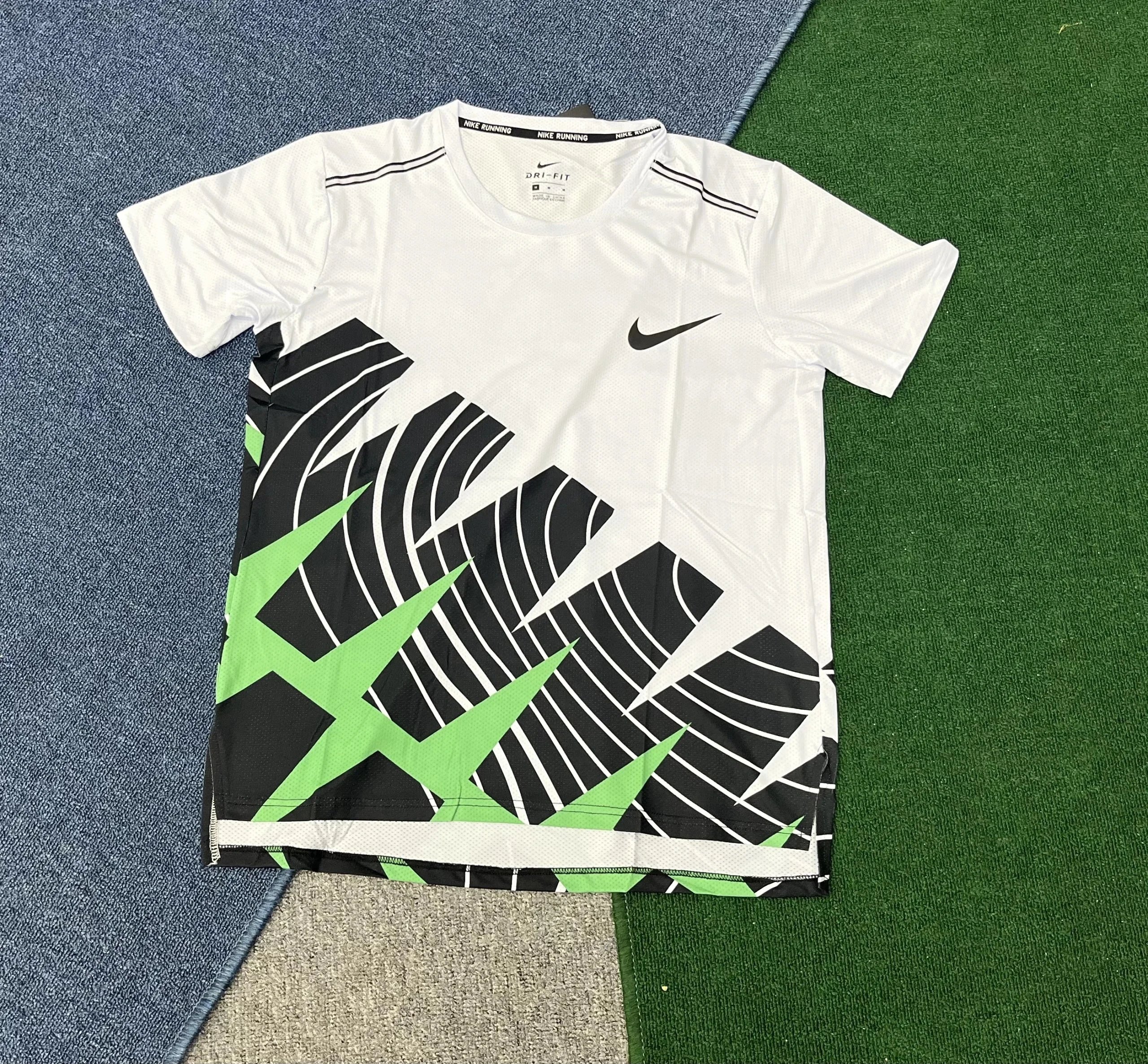 Nike T-Shirts Running Division graphic — 31