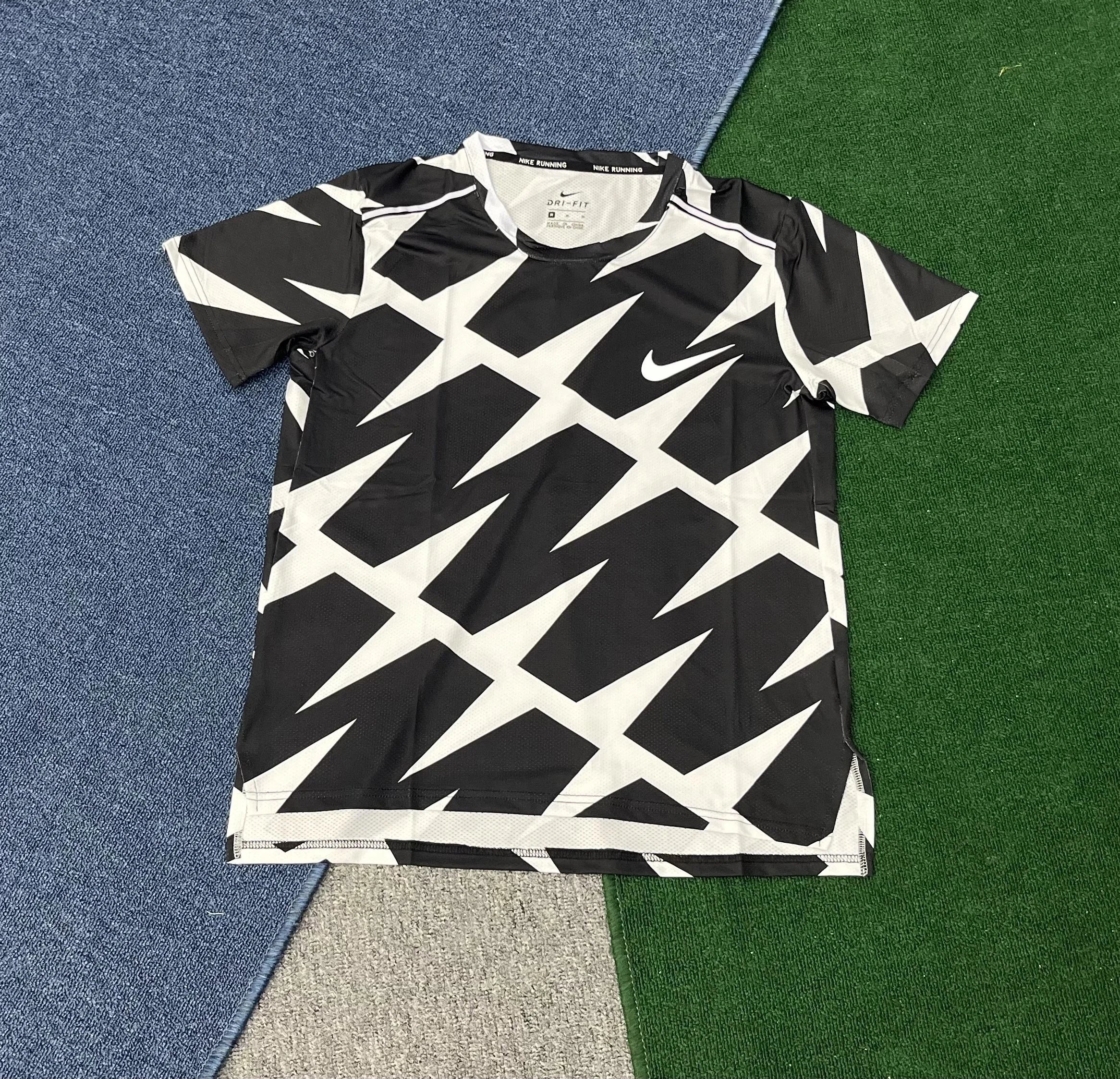 Nike T-Shirts Running Division graphic — 33