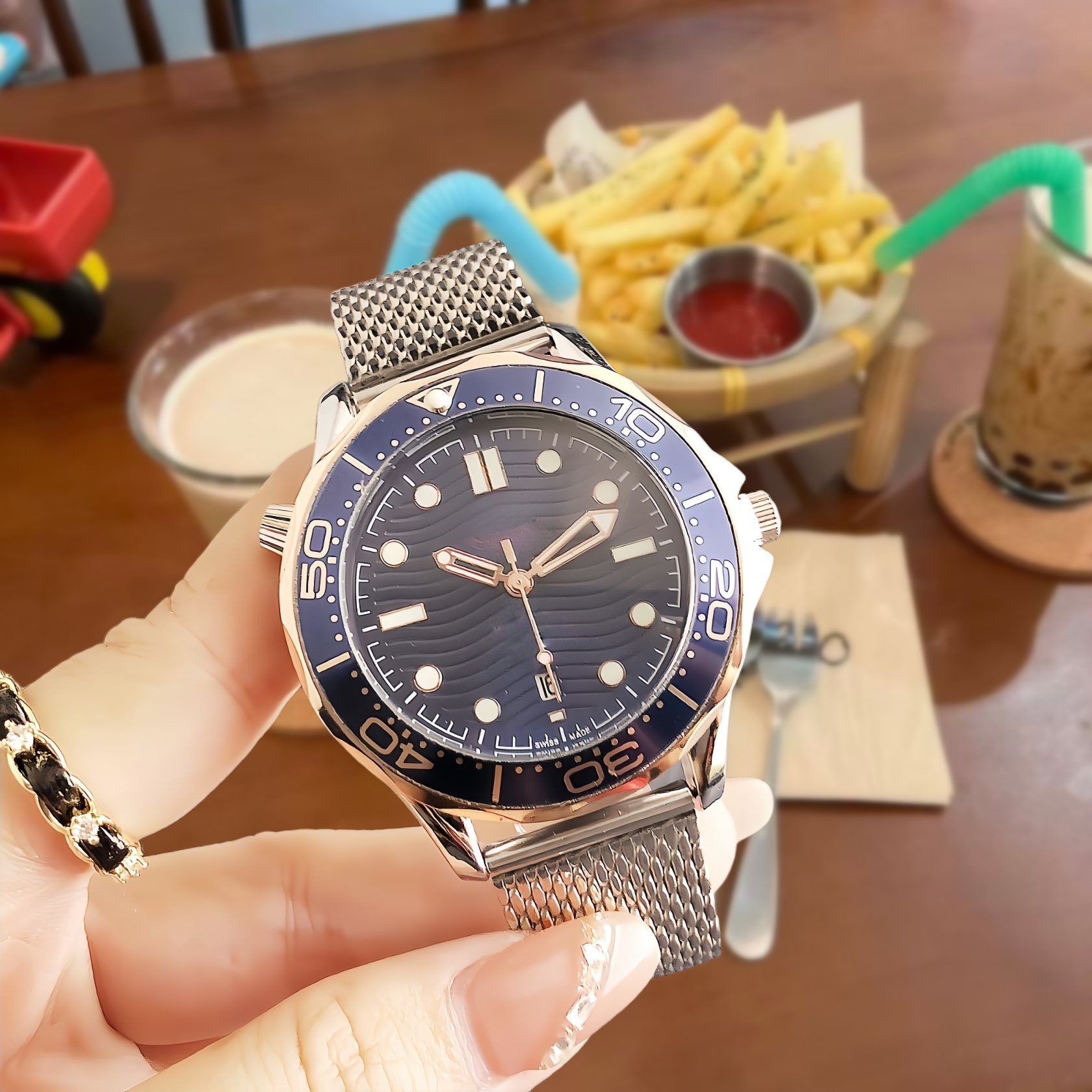 Unbranded Watches Analog Date-Display Wristwatch — 21