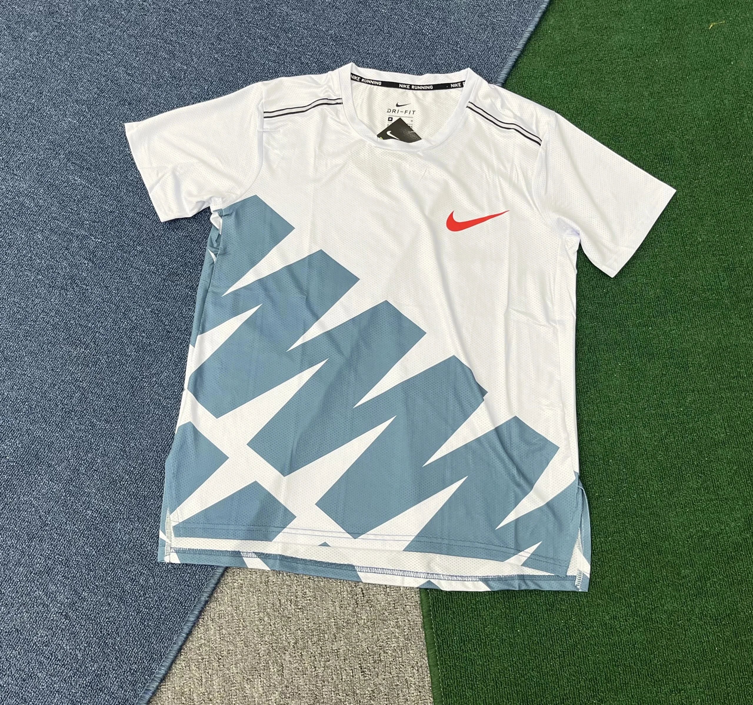 Nike T-Shirts Running Division graphic — 32