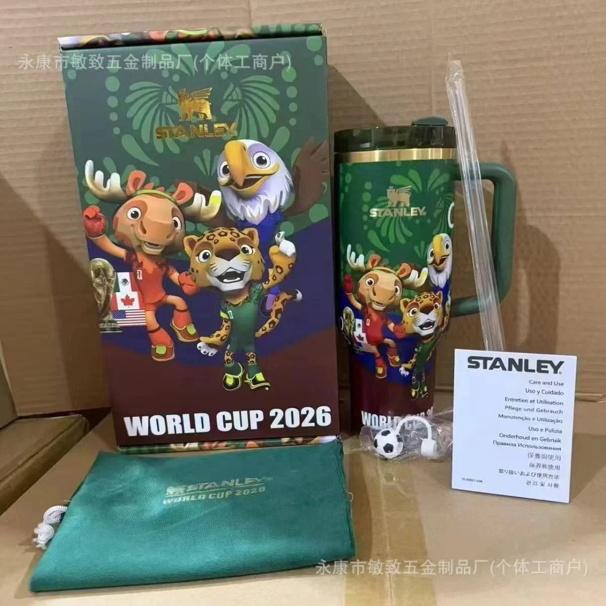 Stanley Uncategorized Quencher H2.0 40 oz Tumbler — World Cup green gift box (hot)