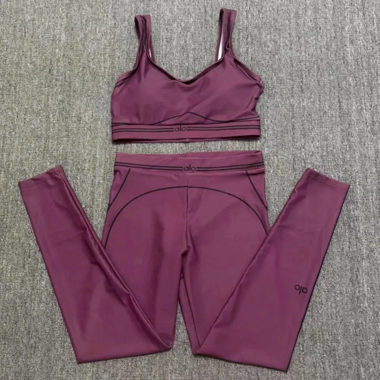 Alo Matching Sets Ribbed long-sleeve crop top and high-waisted shorts set — Wine red [Set: top and pants]