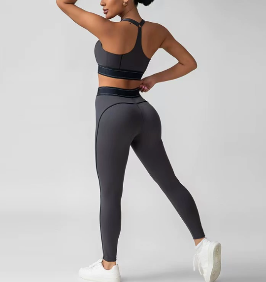 Alo Matching Sets Ribbed long-sleeve crop top and high-waisted shorts set — Gray – Bra and Pants [Set]