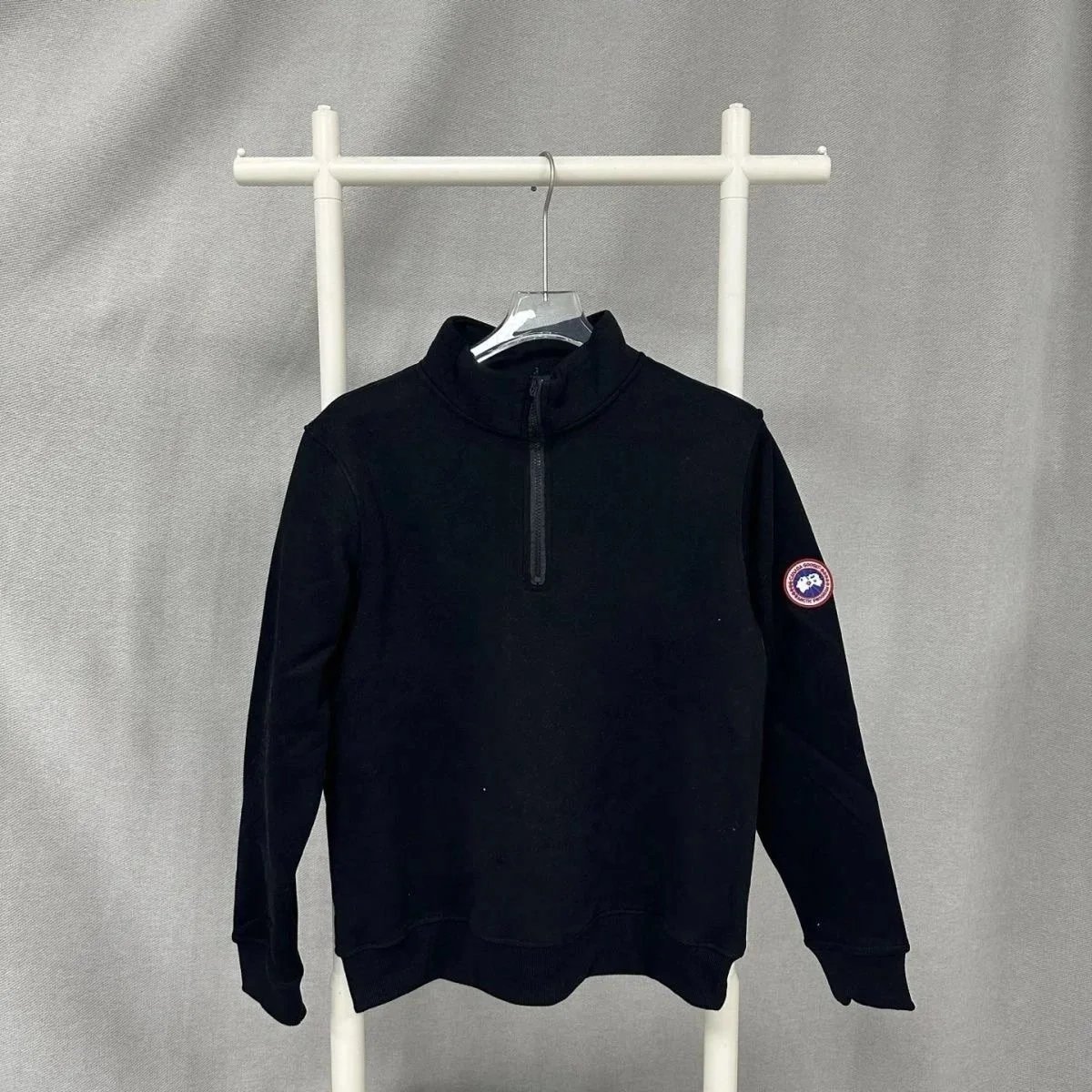 Moncler Knitwear Logo-Patch Crewneck Knit Sweater — 1:1 Goose-01
