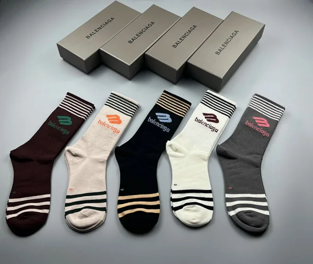 AMI Paris Socks Heart Logo Crew product detail image 9