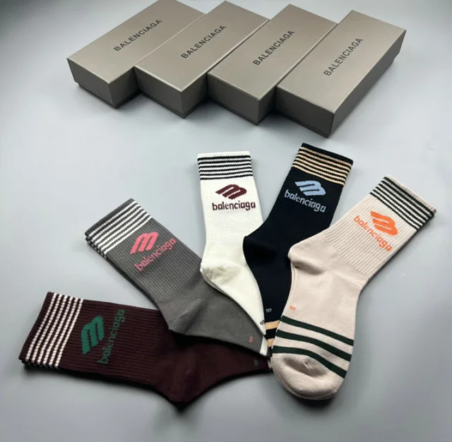 AMI Paris Socks Heart Logo Crew product detail image 10