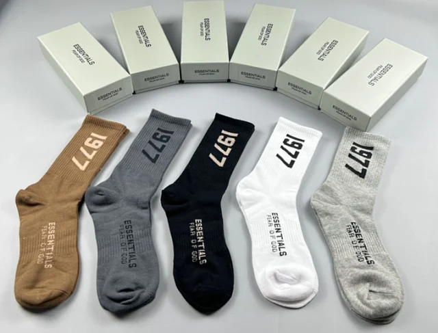 AMI Paris Socks Heart Logo Crew product detail image 7