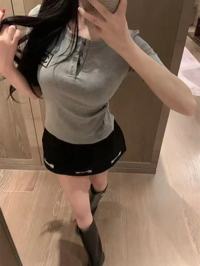 Miumiu Tee: seller detail photo 1