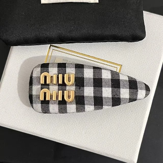 Miumiu Hair Clip: seller detail photo 5