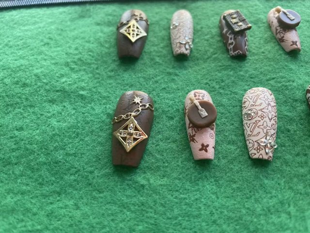 LV Nail Art: seller detail photo 4