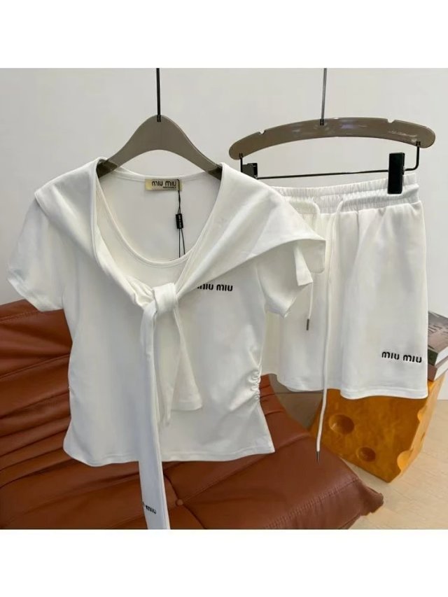 miumiu SET: seller detail photo 4
