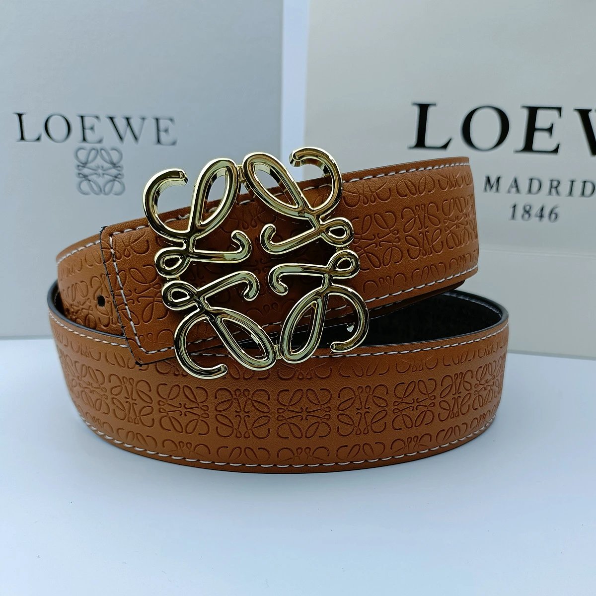 3.8 Edge cutting and embossed earthy yellow color+Roewe gold buckle