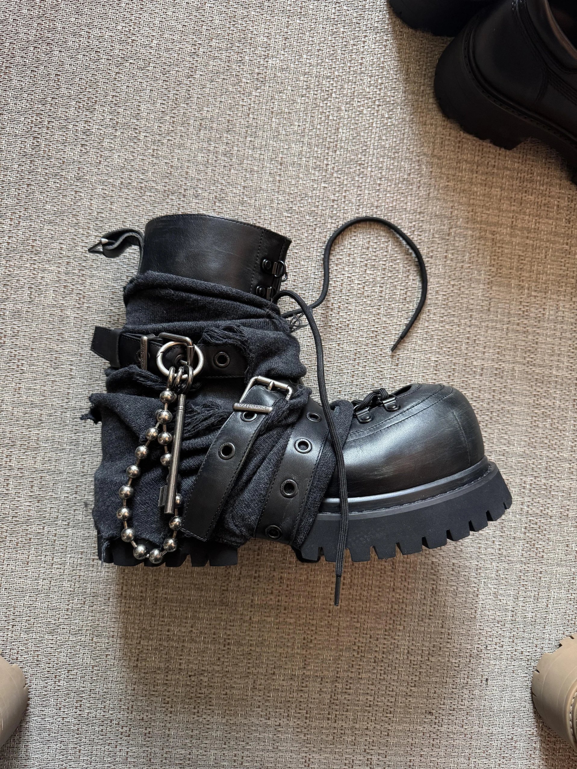 Dark Techwear Chunky Punk Boots Lace-Up Motorcycle Boots Platform Ankle Combat Boots Metal Elevated Unisex