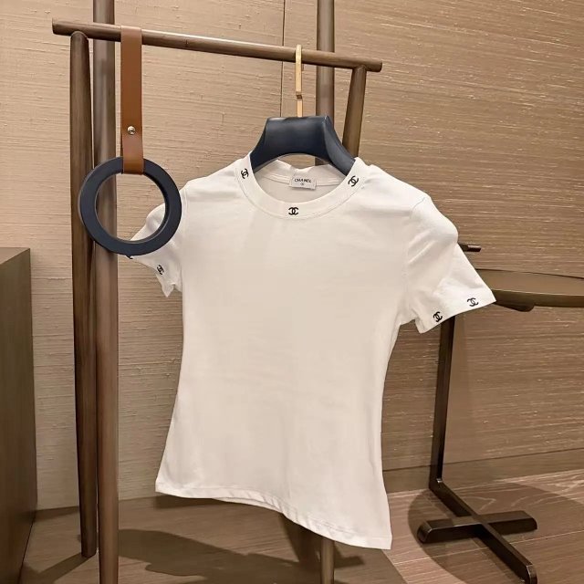 Chanel Suit: seller detail photo 5