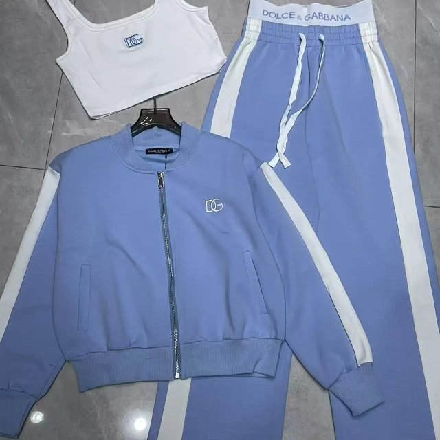CHANEL suit: seller detail photo 5