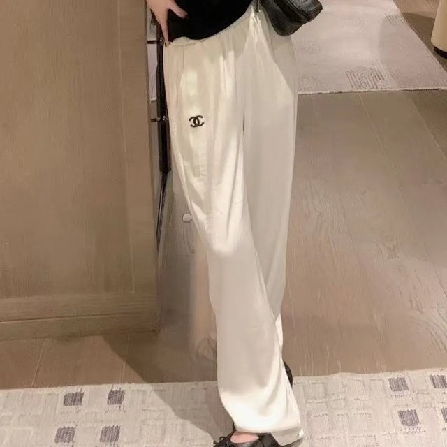 Chanel Suit: seller detail photo 4