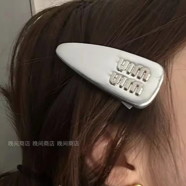 Miumiu Hair Clip: seller detail photo 1