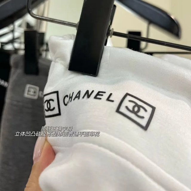 CHANEL pants: seller detail photo 4