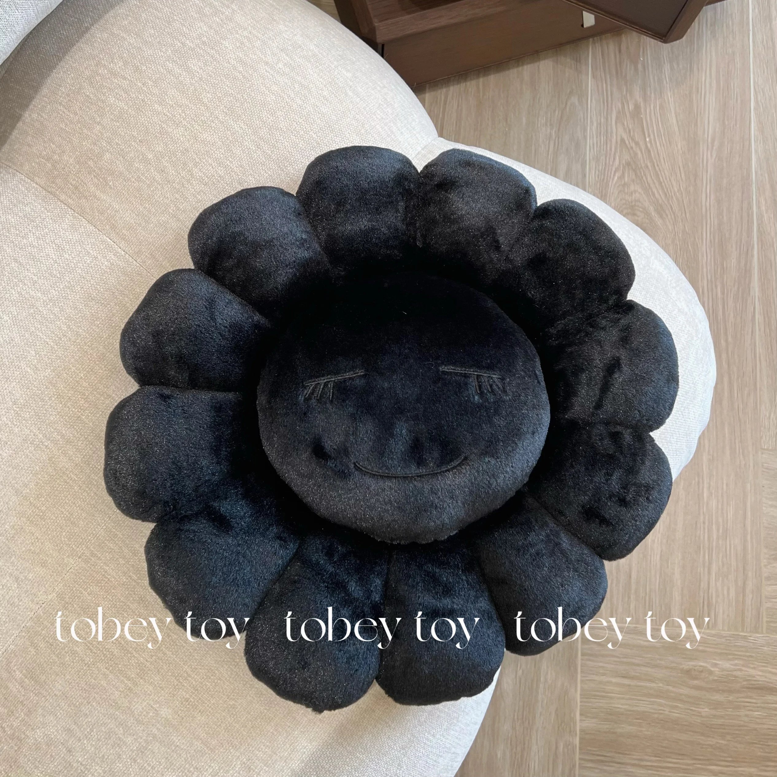 Design Takashi Murakami x Kaikai Kiki Black Flower Smiley Plush Pillow Accessories - 10