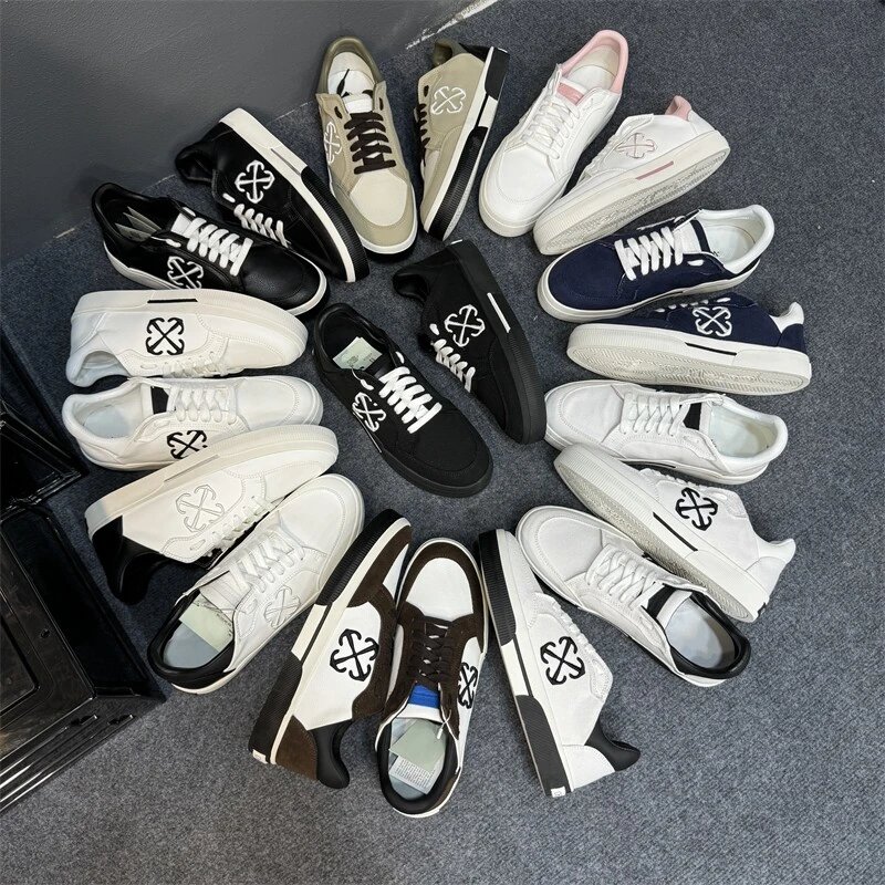 Design Canvas Sneakers with Interlocking Logo White / Black Sneakers - 3