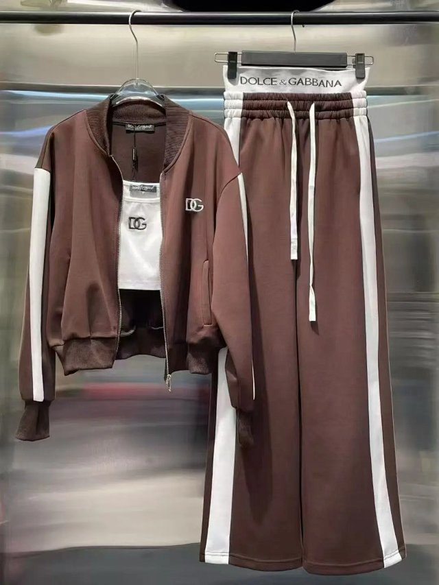 CHANEL suit: seller detail photo 6